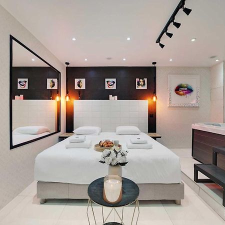 Intimate Apartment With Air Conditioner & Jacuzzi 2Br 6P Montmartre Parigi Esterno foto