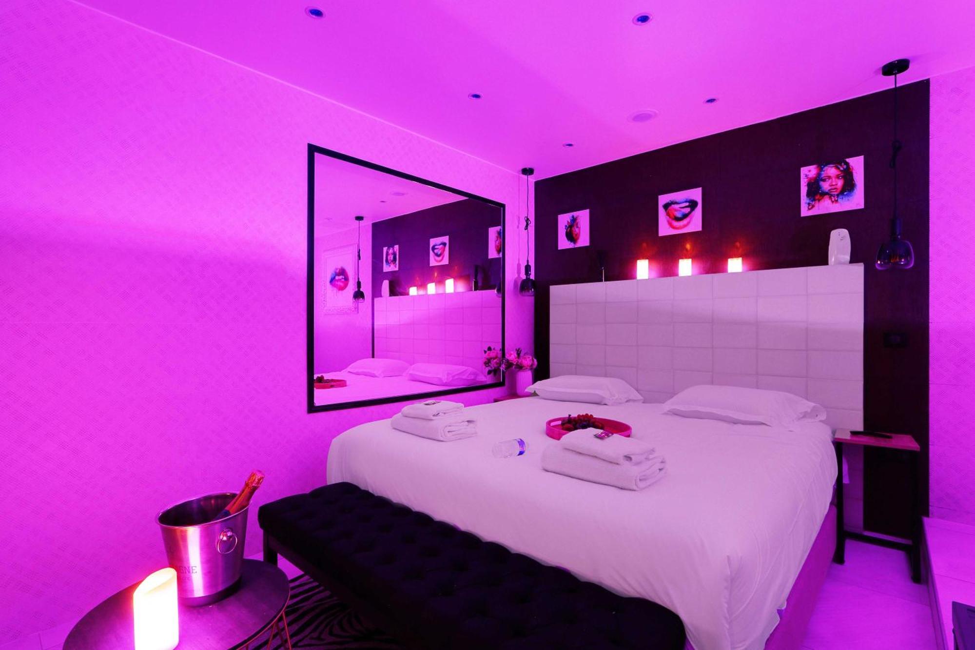 Intimate Apartment With Air Conditioner & Jacuzzi 2Br 6P Montmartre Parigi Esterno foto