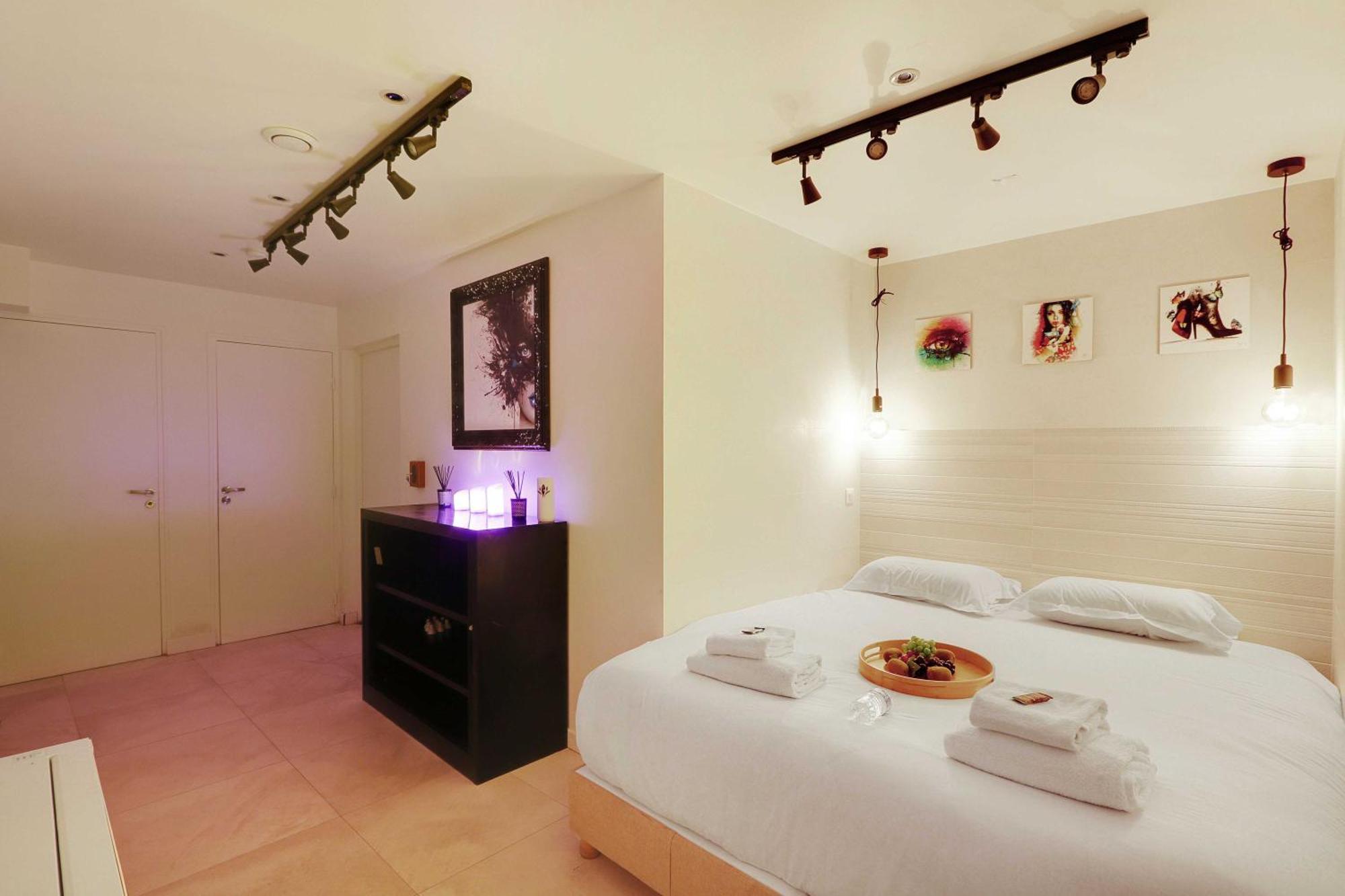 Intimate Apartment With Air Conditioner & Jacuzzi 2Br 6P Montmartre Parigi Esterno foto