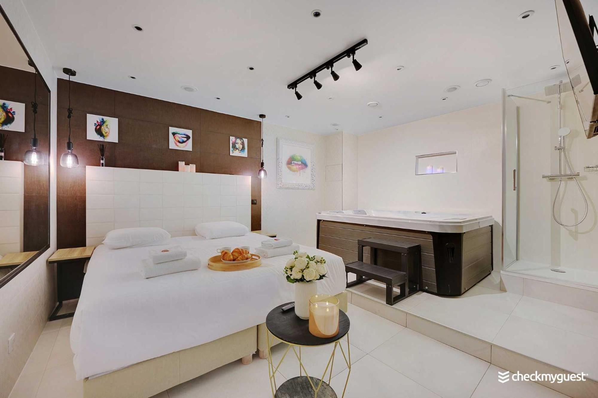 Intimate Apartment With Air Conditioner & Jacuzzi 2Br 6P Montmartre Parigi Esterno foto