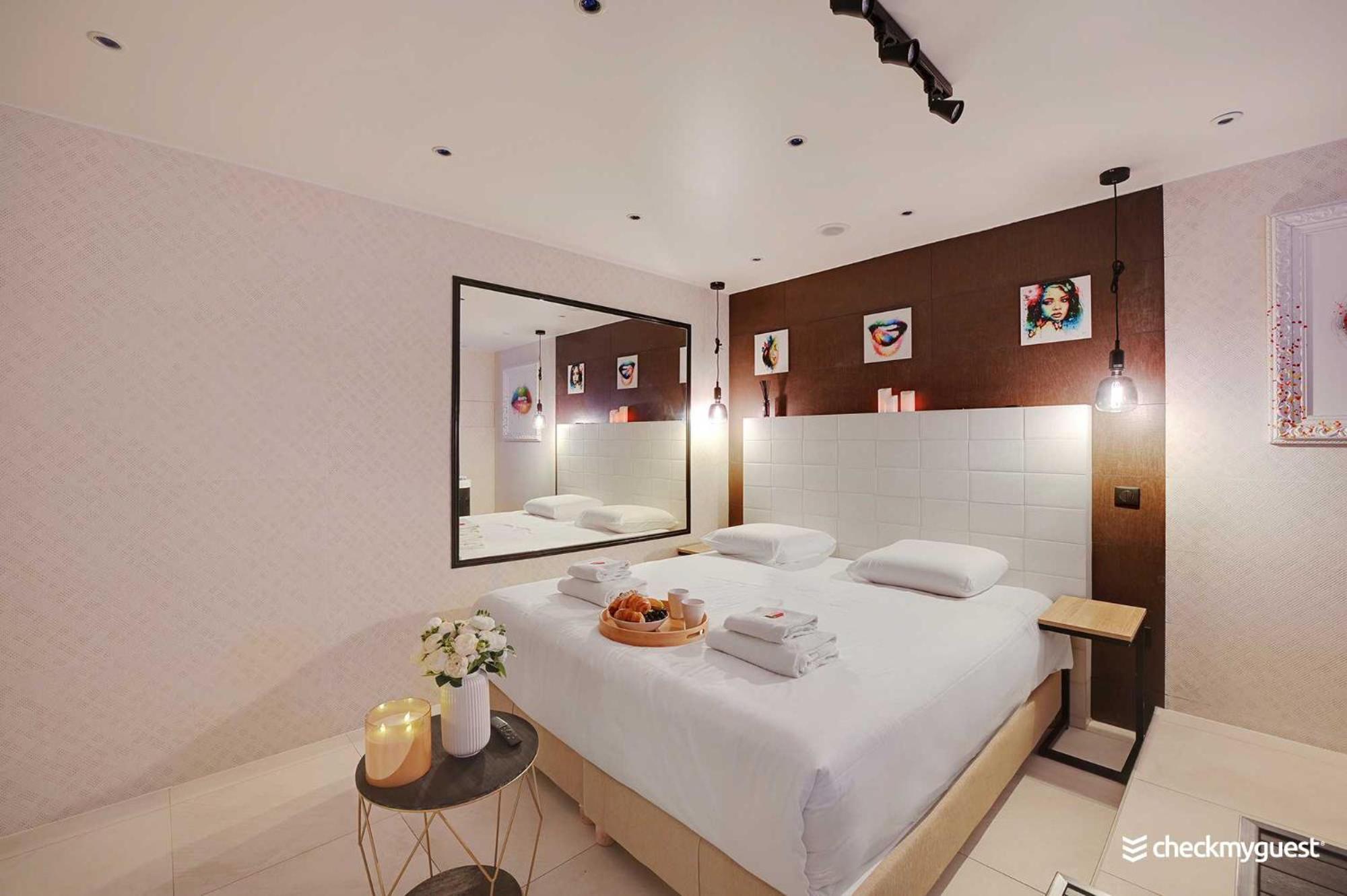 Intimate Apartment With Air Conditioner & Jacuzzi 2Br 6P Montmartre Parigi Esterno foto