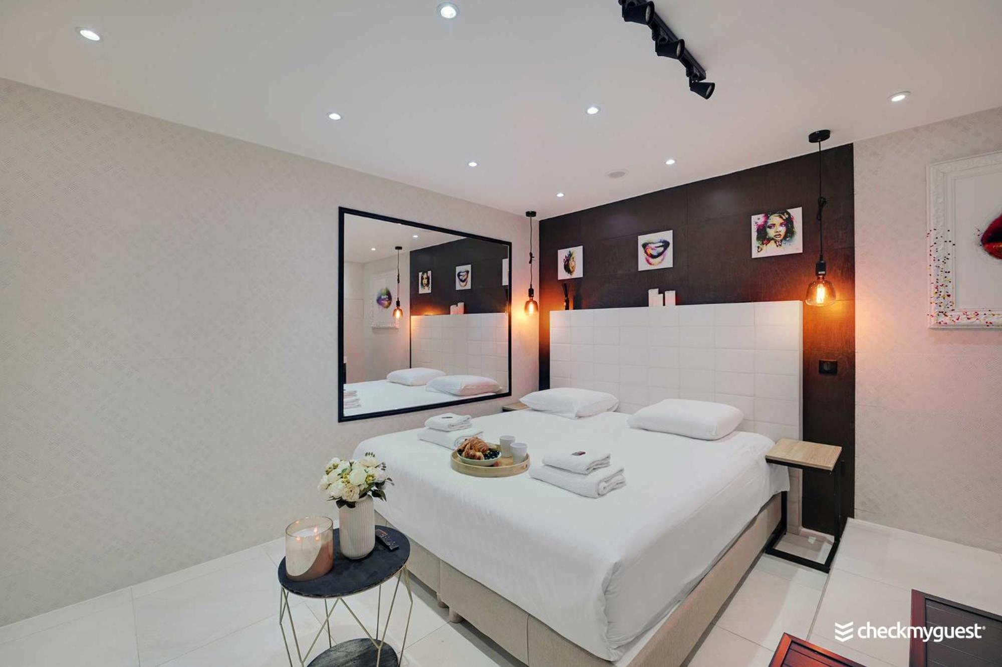 Intimate Apartment With Air Conditioner & Jacuzzi 2Br 6P Montmartre Parigi Esterno foto