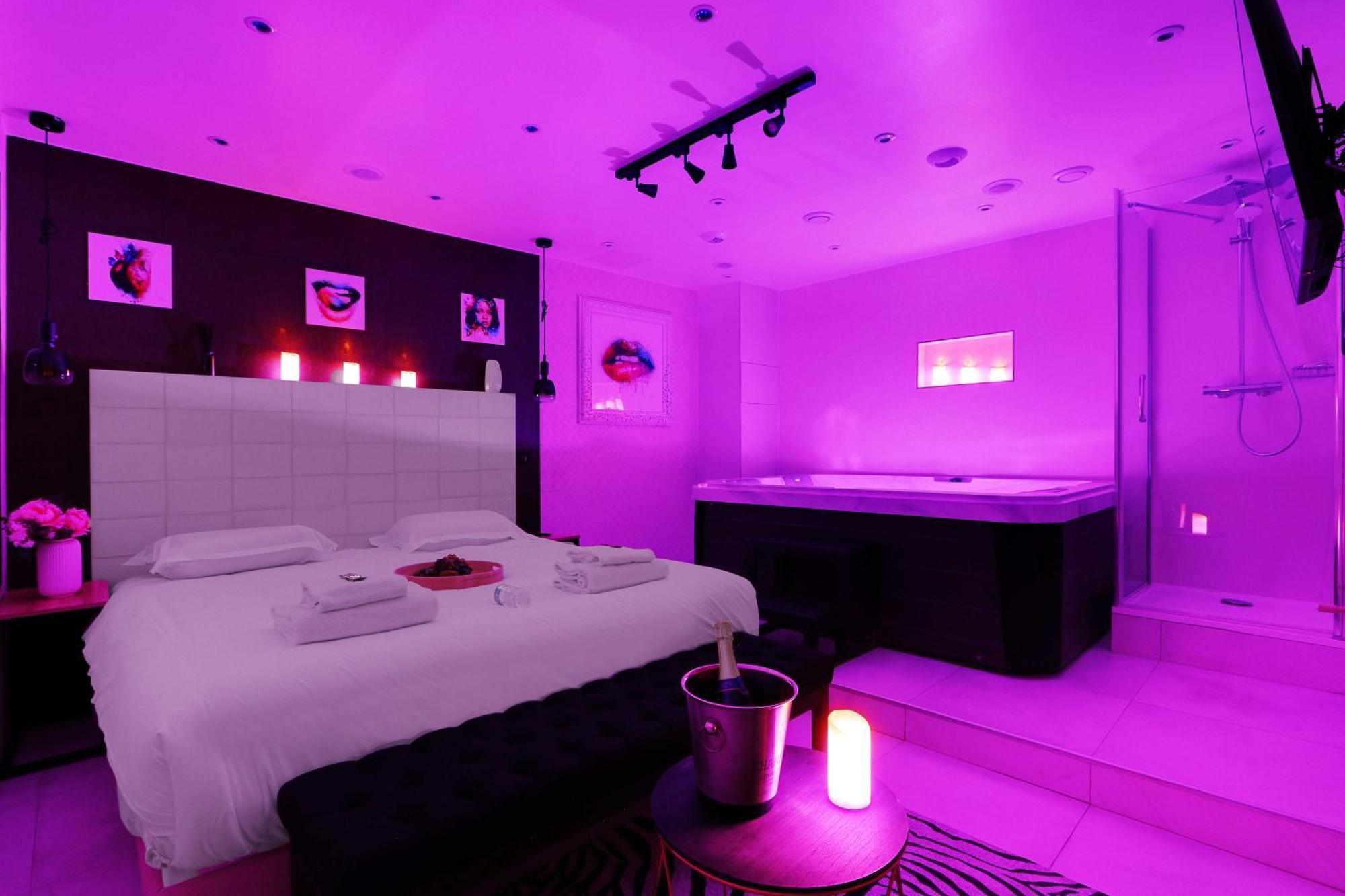 Intimate Apartment With Air Conditioner & Jacuzzi 2Br 6P Montmartre Parigi Esterno foto